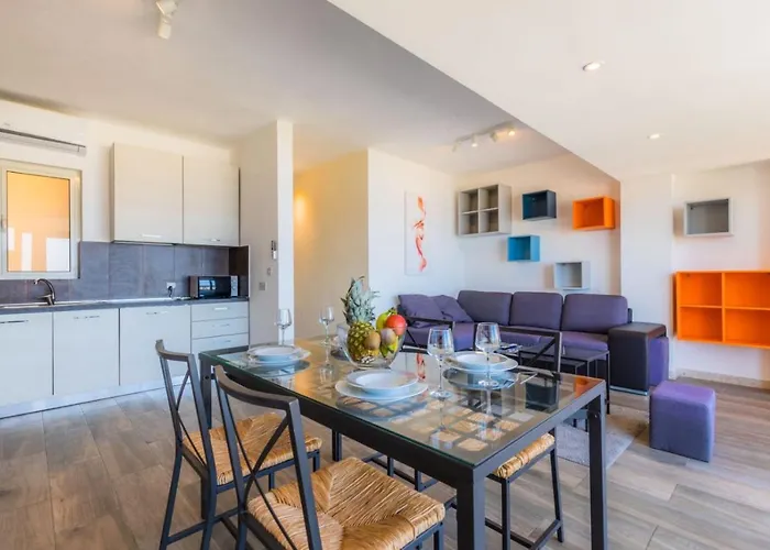 Sea-view Retreat 2 Apartament *