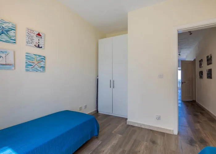 Sea-view Retreat 2 Apartament *